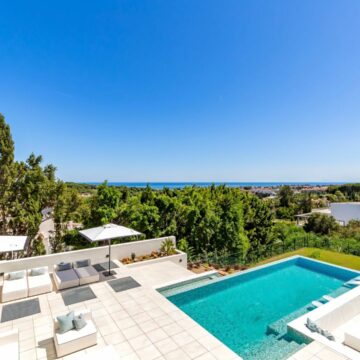 Brand New Elegant and Ultra-modern Villa with Panoramic Views of the Sea in El Paraiso , Benahavis Picture 1