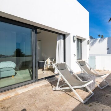 Bright Contemporary Villa with Magnificient Sea Views located next to a Golf Course and Beaches in La Alqueria, Benahavis Picture 16