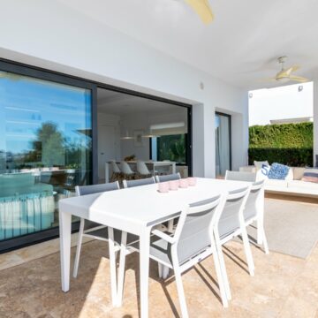 Bright Contemporary Villa with Magnificient Sea Views located next to a Golf Course and Beaches in La Alqueria, Benahavis Picture 6