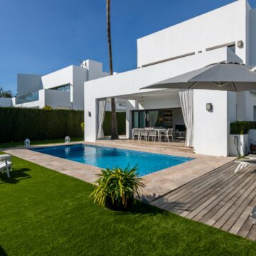 Bright Contemporary Villa with Magnificient Sea Views located next to a Golf Course and Beaches in La Alqueria, Benahavis Picture 3