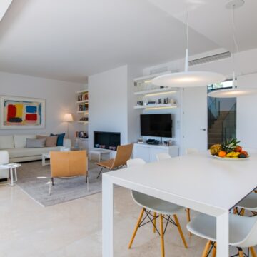 Bright Contemporary Villa with Magnificient Sea Views located next to a Golf Course and Beaches in La Alqueria, Benahavis Picture 9