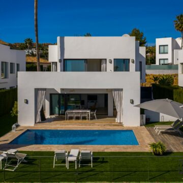 Bright Contemporary Villa with Magnificient Sea Views located next to a Golf Course and Beaches in La Alqueria, Benahavis Picture 26