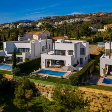 Bright Contemporary Villa with Magnificient Sea Views located next to a Golf Course and Beaches in La Alqueria, Benahavis Picture 0