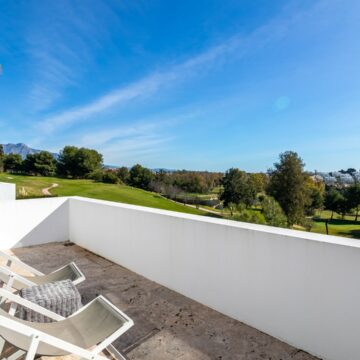 Bright Contemporary Villa with Magnificient Sea Views located next to a Golf Course and Beaches in La Alqueria, Benahavis Picture 17