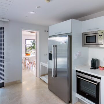Bright Contemporary Villa with Magnificient Sea Views located next to a Golf Course and Beaches in La Alqueria, Benahavis Picture 12
