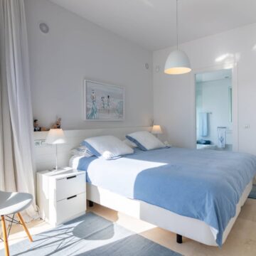 Bright Contemporary Villa with Magnificient Sea Views located next to a Golf Course and Beaches in La Alqueria, Benahavis Picture 21
