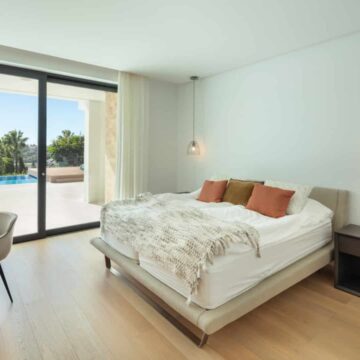 Elegant Modern Villa with Own Tennis Court and boasting Breathtaking Sea and Mountain Views near Prime Golf Courses in La Cerquilla, Nueva Andalucia Picture 17