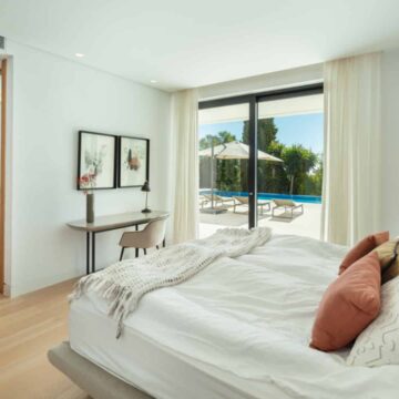 Elegant Modern Villa with Own Tennis Court and boasting Breathtaking Sea and Mountain Views near Prime Golf Courses in La Cerquilla, Nueva Andalucia Picture 18