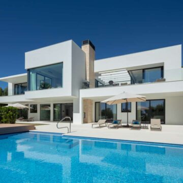 Elegant Modern Villa with Own Tennis Court and boasting Breathtaking Sea and Mountain Views near Prime Golf Courses in La Cerquilla, Nueva Andalucia Picture 7