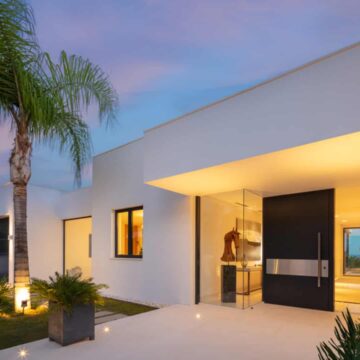 Elegant Modern Villa with Own Tennis Court and boasting Breathtaking Sea and Mountain Views near Prime Golf Courses in La Cerquilla, Nueva Andalucia Picture 10