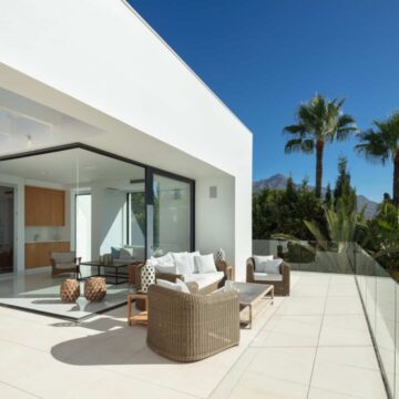 Elegant Modern Villa with Own Tennis Court and boasting Breathtaking Sea and Mountain Views near Prime Golf Courses in La Cerquilla, Nueva Andalucia Picture 27