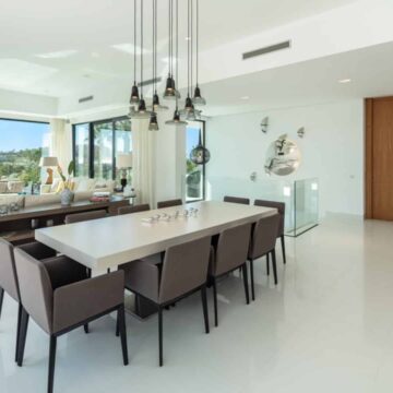 Elegant Modern Villa with Own Tennis Court and boasting Breathtaking Sea and Mountain Views near Prime Golf Courses in La Cerquilla, Nueva Andalucia Picture 15