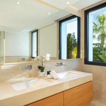 Spectacular Penthouse in the Upscale Community of Sierra Blanca, Marbella Picture 13