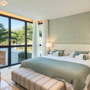 Striking Duplex Penthouse with Panoramic Views in a Private Enclave of Sierra Blanca, Marbella Picture 16