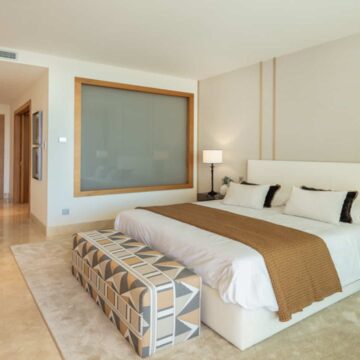 Striking Duplex Penthouse with Panoramic Views in a Private Enclave of Sierra Blanca, Marbella Picture 12