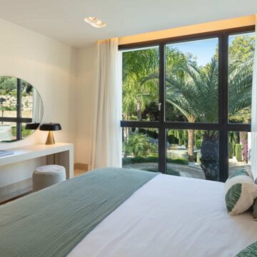 Striking Duplex Penthouse with Panoramic Views in a Private Enclave of Sierra Blanca, Marbella Picture 17