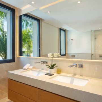 Striking Duplex Penthouse with Panoramic Views in a Private Enclave of Sierra Blanca, Marbella Picture 15