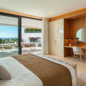 Striking Duplex Penthouse with Panoramic Views in a Private Enclave of Sierra Blanca, Marbella Picture 11