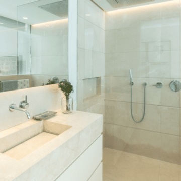 Striking Penthouse Perfectly Located in Highly Sought-After Neighbourhood of Marbella offering a Panoramic Views Picture 11