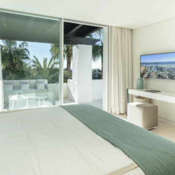 Striking Penthouse Perfectly Located in Highly Sought-After Neighbourhood of Marbella offering a Panoramic Views Picture 9