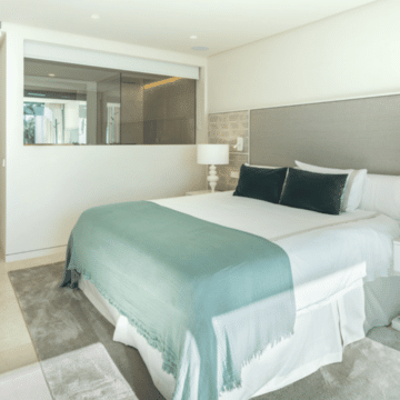 Striking Penthouse Perfectly Located in Highly Sought-After Neighbourhood of Marbella offering a Panoramic Views Picture 7