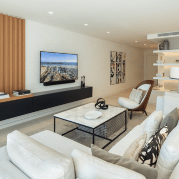 Striking Penthouse Perfectly Located in Highly Sought-After Neighbourhood of Marbella offering a Panoramic Views Picture 1