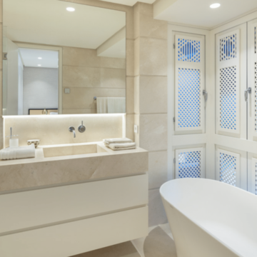Striking Penthouse Perfectly Located in Highly Sought-After Neighbourhood of Marbella offering a Panoramic Views Picture 14