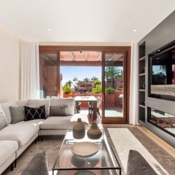 Luxury Front-line Beach Apartment with sea views in Torre Bermeja on The new Golden Mile Estepona Picture 5