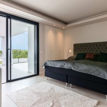 Beautiful Three Bedroom Contemporary Ground Floor Apartment with Sea Views in Azahar de Marbella, Nueva Andalucia Picture 14