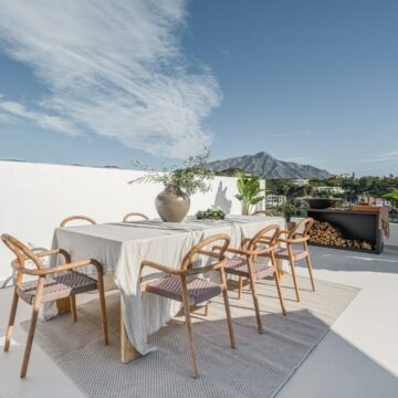 Beautifully Renovated Penthouse with Breathtaking Mountain and Sea Views in Tranquil Enclave of La Quinta, Benahavis Picture 3