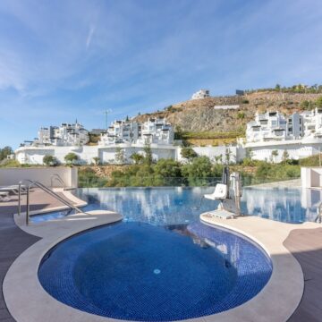 Brand New Stunning Apartment With Spectacular Views Surrounded by Golf Courses in La Quinta, Benahavis Picture 2