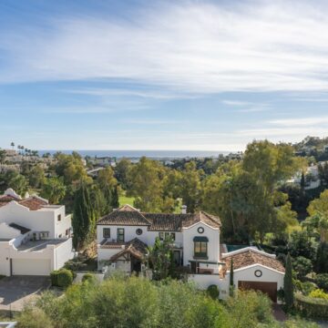 Brand New Stunning Apartment With Spectacular Views Surrounded by Golf Courses in La Quinta, Benahavis Picture 0