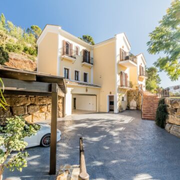 Impressive Mediterranean Family Villa With Panoramic Views of Valleys and Mountain in Upscale Neighbourhood of El Madroñal, Benahavis Picture 33