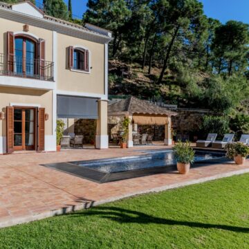 Impressive Mediterranean Family Villa With Panoramic Views of Valleys and Mountain in Upscale Neighbourhood of El Madroñal, Benahavis Picture 8