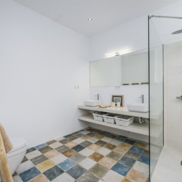 Newly Renovated 3-Bedroom Home in The Charming Townhouse Centrally Located near Amenities of Estepona Old Town Picture 22