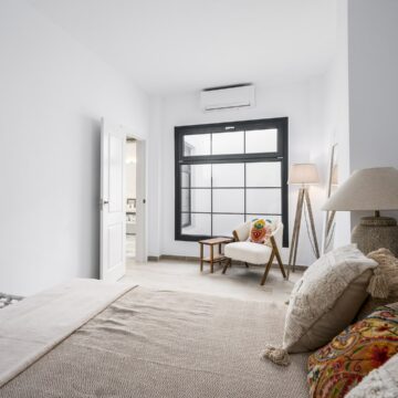 Newly Renovated 3-Bedroom Home in The Charming Townhouse Centrally Located near Amenities of Estepona Old Town Picture 13