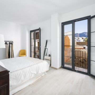 Newly Renovated 3-Bedroom Home in The Charming Townhouse Centrally Located near Amenities of Estepona Old Town Picture 14