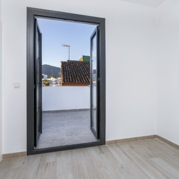 Newly Renovated 3-Bedroom Home in The Charming Townhouse Centrally Located near Amenities of Estepona Old Town Picture 23