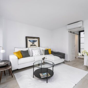 Newly Renovated 3-Bedroom Home in The Charming Townhouse Centrally Located near Amenities of Estepona Old Town Picture 4