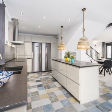 Newly Renovated 3-Bedroom Home in The Charming Townhouse Centrally Located near Amenities of Estepona Old Town Picture 3