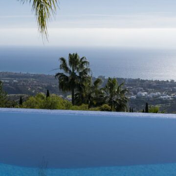 Spectacular Andalusian Villa with Panoramic Views and Golf Course Right on Your Doorstep in Los Monteros, Marbella East Picture 7