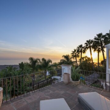 Spectacular Andalusian Villa with Panoramic Views and Golf Course Right on Your Doorstep in Los Monteros, Marbella East Picture 5