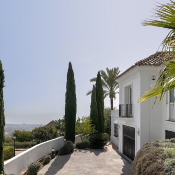 Spectacular Andalusian Villa with Panoramic Views and Golf Course Right on Your Doorstep in Los Monteros, Marbella East Picture 51