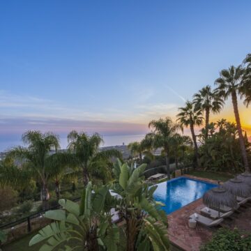 Spectacular Andalusian Villa with Panoramic Views and Golf Course Right on Your Doorstep in Los Monteros, Marbella East Picture 4