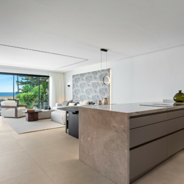 Elegant and Modern Frontline Beach Apartment in an Exclusive Development of Costalita del Mar Estepona Picture 5