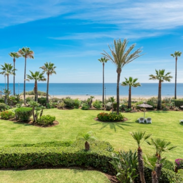 Elegant and Modern Frontline Beach Apartment in an Exclusive Development of Costalita del Mar Estepona Picture 14