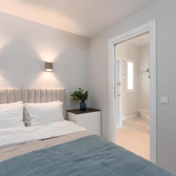 Magnificent Recently Remodeled Townhouse with Excellent Views of Golf Courses and Ocean in Nueva Andalucia, Marbella Picture 13