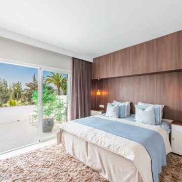 Magnificent Recently Remodeled Townhouse with Excellent Views of Golf Courses and Ocean in Nueva Andalucia, Marbella Picture 18