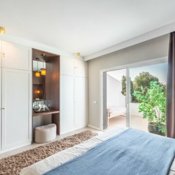 Magnificent Recently Remodeled Townhouse with Excellent Views of Golf Courses and Ocean in Nueva Andalucia, Marbella Picture 20