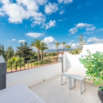 Magnificent Recently Remodeled Townhouse with Excellent Views of Golf Courses and Ocean in Nueva Andalucia, Marbella Picture 25